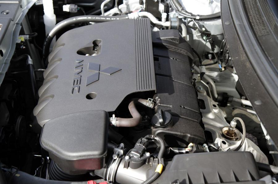  Mitsubishi Outlander 2014 года  (фото 26 из 136)